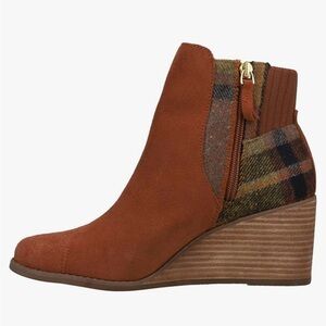 TOMS/NWOB/ Womens Sadie Casual Boots Ankle Mid Heel 2-3"Beige/ size 8.5 /NWOT